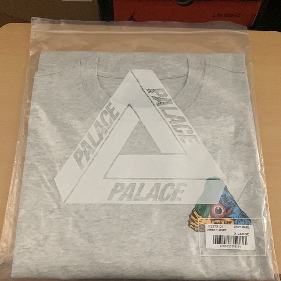 Palace “ARMS” T shirt - Picture 3 of 3